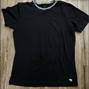 Vuori Black Shirt